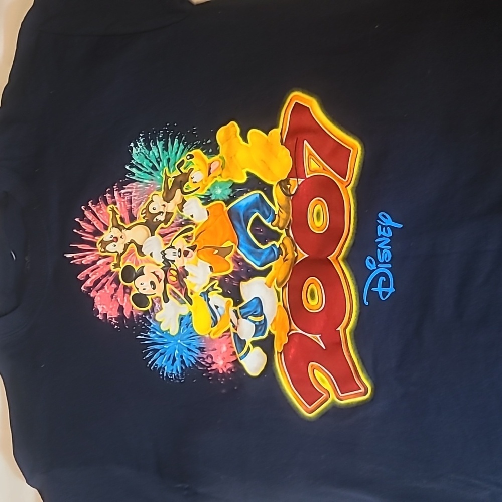 NWT Disney- Navy Blue 2007  sz. M   Mickey Mouse  and the gang Graphic T